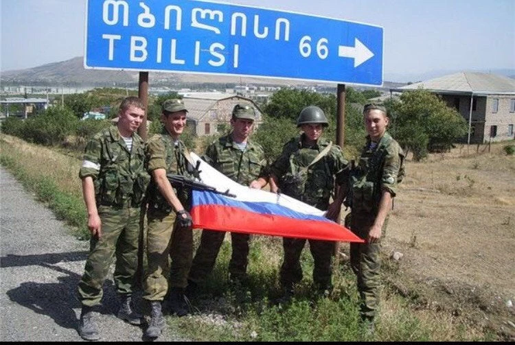 Το Ρωσικό ατσάλι ετοιμάζεται για δράση: Πυκνώνουν σύννεφα πολέμου ξανά στην Γεωργία – Τελεσίγραφο ΗΠΑ, προειδοποίηση Μόσχας – Η επέτειος του 2008 δεν έγινε μάθημα…